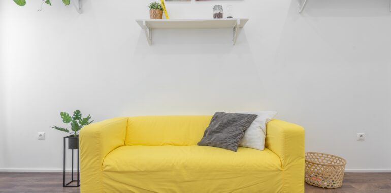décoration salon avec canapé jaune